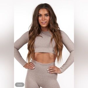 NWT Acta Ribbed Seamless Long Sleeve Shirt in Taupe Size Large